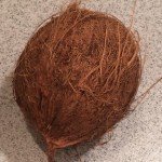 Wie man Kokosnuss zu Hause knackt